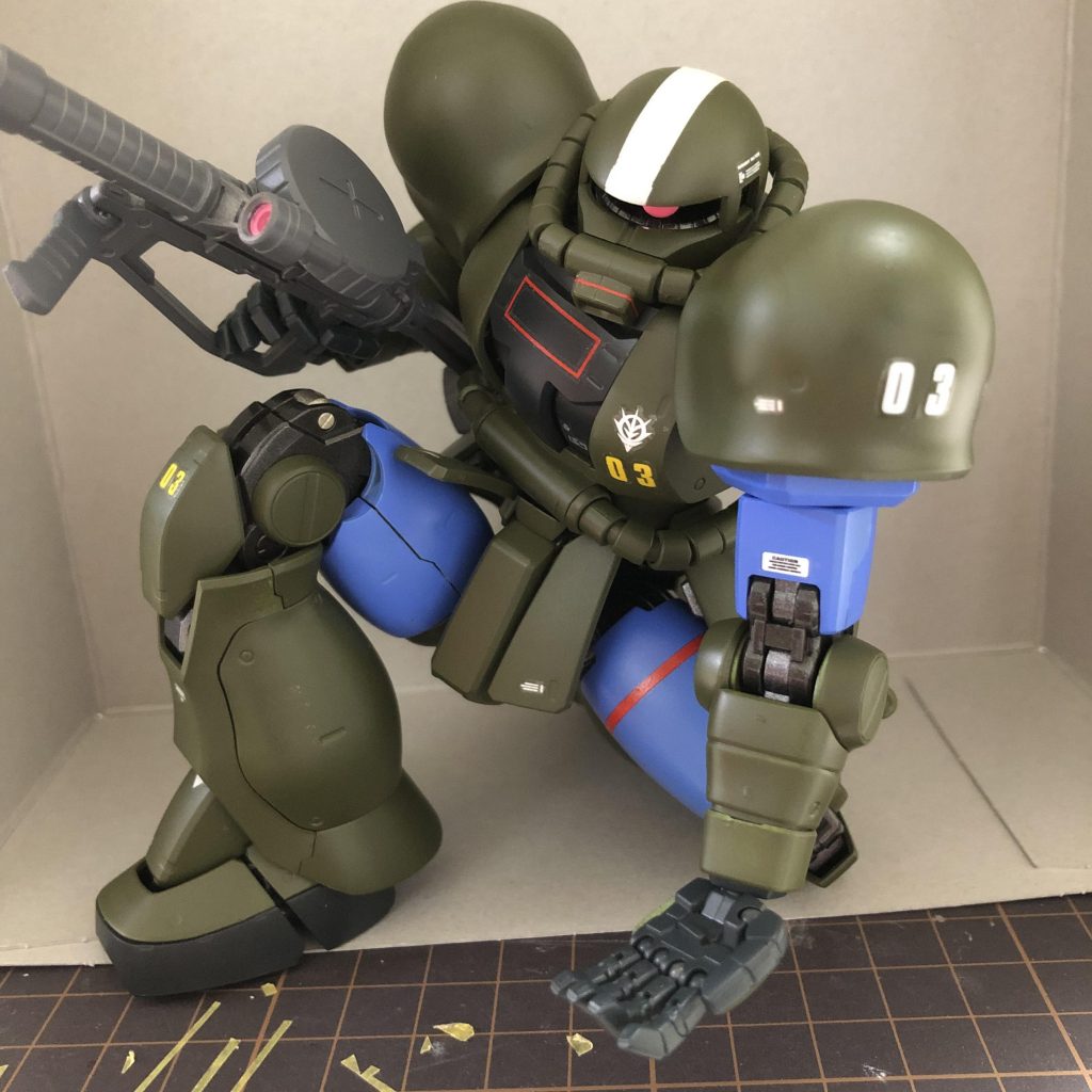 ザクII ver2と言えば、このポーズですね。初めて見た時は驚きました😲