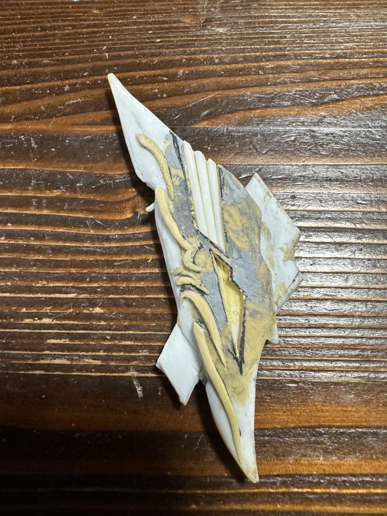 プラモ作り再開して5年ほど、色々とやってみてガレキもミキシングみたいなこと(ガンスタでは消されたけど)もやって技術的にも上がったかなと思って挑戦したけど、難しい、、、。フルスクラッチする人は神やな、、、