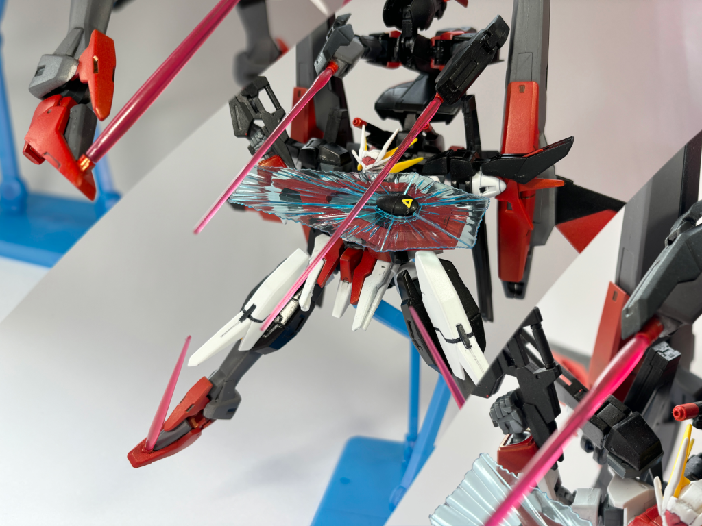 騙し討ち用兵装「ダーティーアーム」&「ブラッディレッグ」インフィニットジャスティスの足サーベルから着想を得た、高起動型・格闘戦特化機体の不意の接近に対処するために付けられた4本のビームサーベル発振機構「ダーディーアーム」:背面のヘルフレアファトムに搭載されたビームサーベル。ハルートの腕を改造してファトムの前部分に繋がっている。普段はMA形態時の空気抵抗を擬似的な翼となっているが、緊急時には元機構の腕として、サーベルを振るう。「ブラッティレッグ」:つま先に備え付けられたサーベル。インジャのような蹴りにも、MA形態での底面は取りついた敵への対策として使われる。