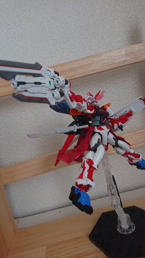 多目的兵装ディスレスターはガンモードとソードモードがある。ガンモードでは実弾とビームを分けて射撃ができる。また、刃が分離でき、ビットとして運用が可能。