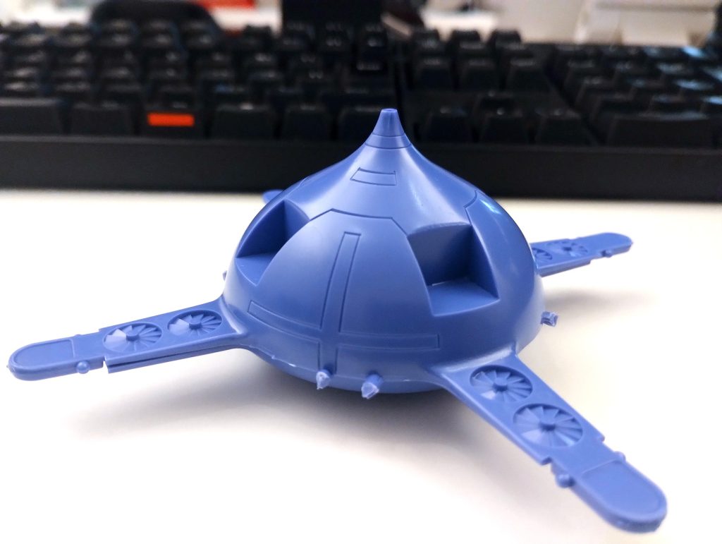 2つのパーツからのみ構成されているボディと一体成型の脚。