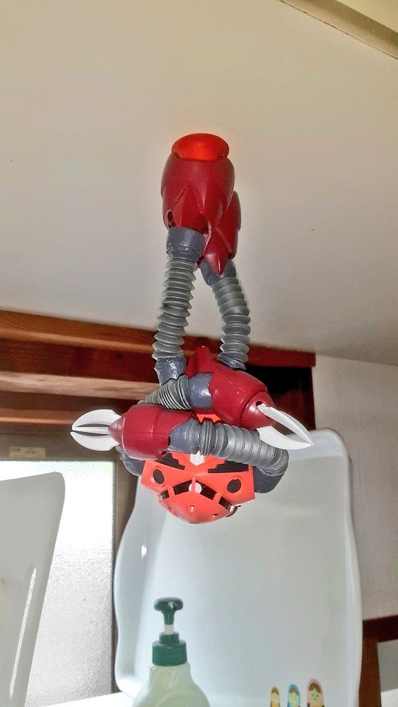 吸盤パーツを取り付けると天井に張り付けることができます♪