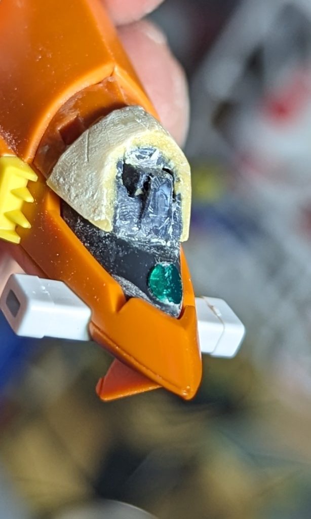 頭部の改造ラゴゥのアンテナをコアガンダムのアンテナに流用できるようにラゴゥの頭部とアンテナを切り分けられるように加工しました!