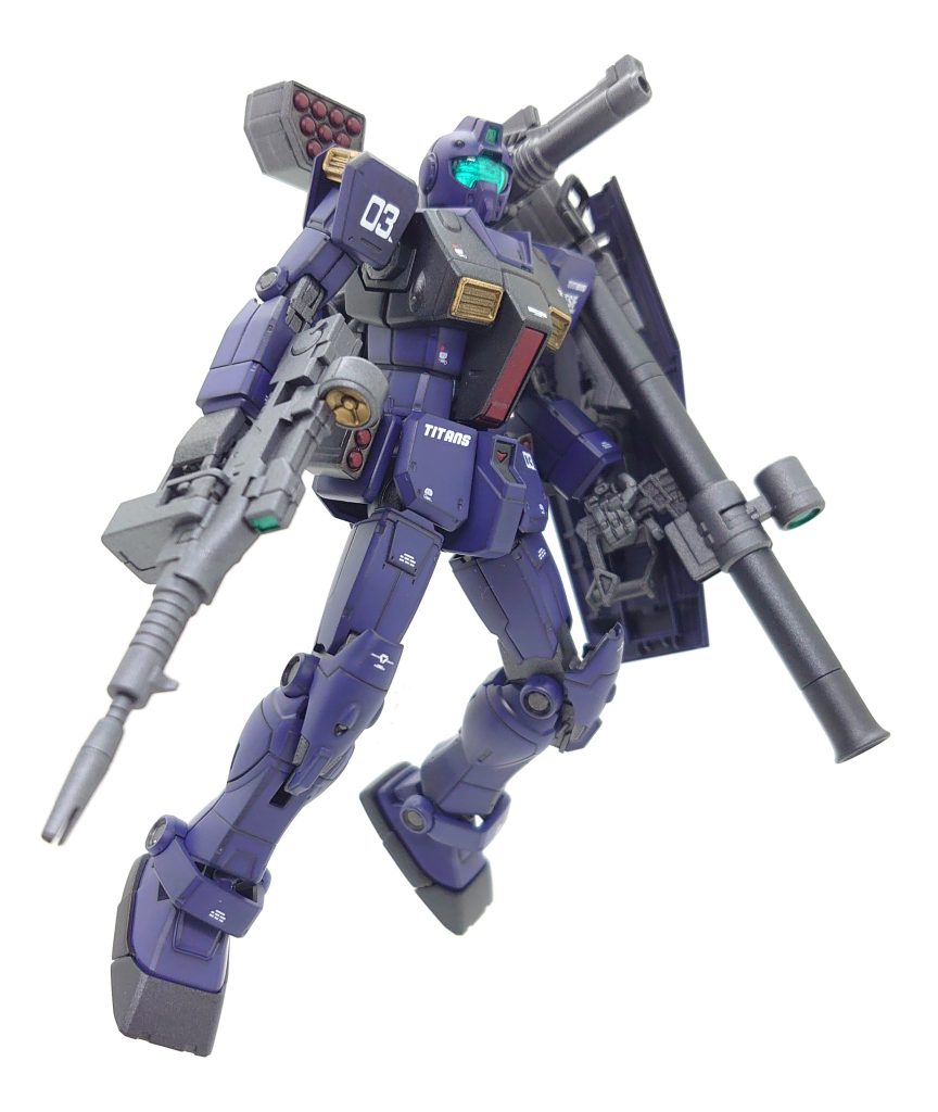武器の合わせ目消し、塗装、デカール、トップコートで仕上げました。初めてミサイルポッドの塗り分けにチャレンジしてみました。そこそこの出来に安心しました。ディティールがしっかりはいっているので、HGGTOは改造しなくても満足感の高いキットでした。