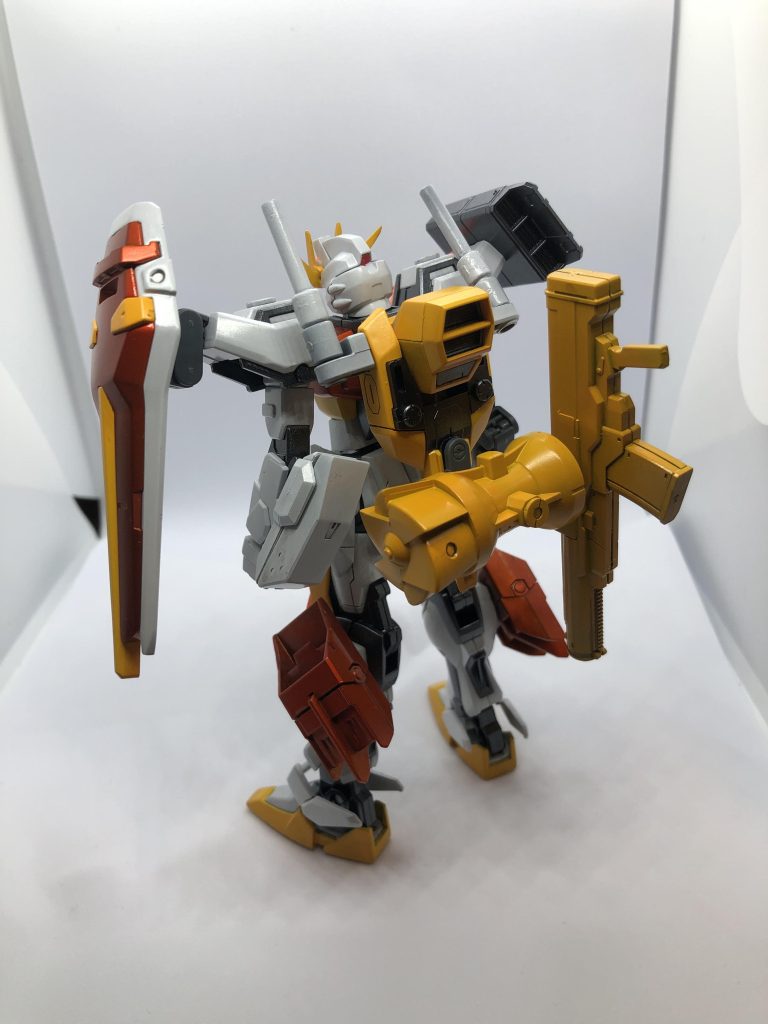 空気砲は非使用時にはエネルギータンク部にマウント可能。エネルギータンクは30mmのファンタジー装備のハンマーをベースに加工しました。