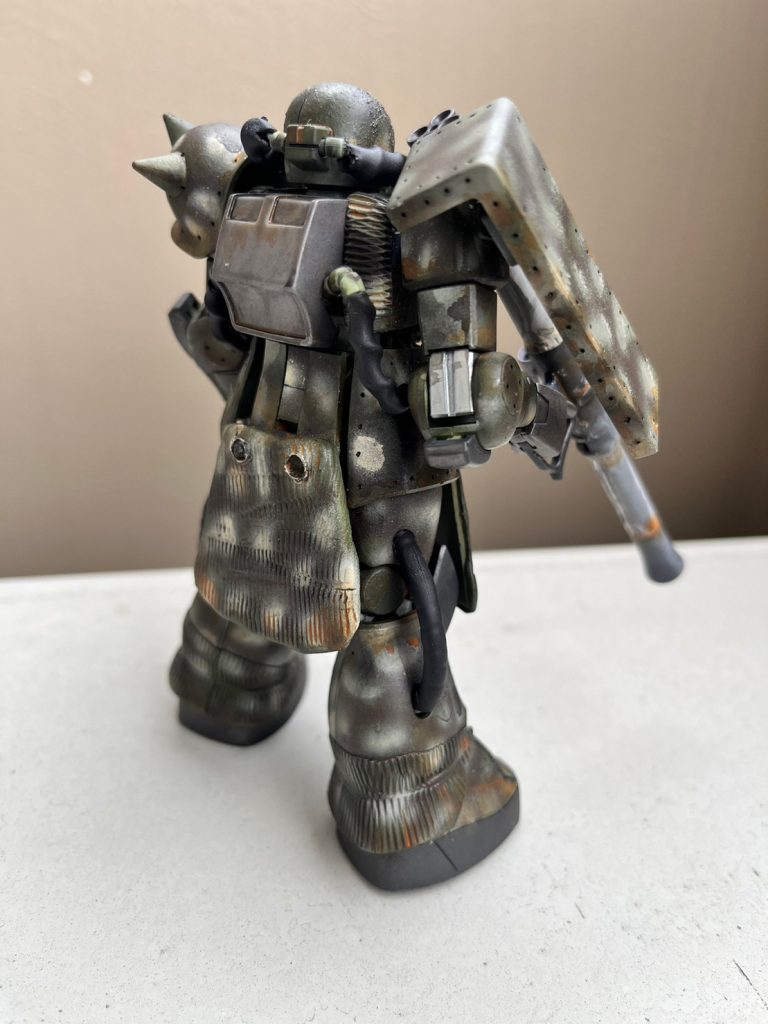 フロントリアアーマー 足元 胸部に地雷対策のツィメリットコーティングを入れました動力パイプも収縮チューブで覆い保護カバーを再現  根元が保護できてませんまぁこんなもんでしょ