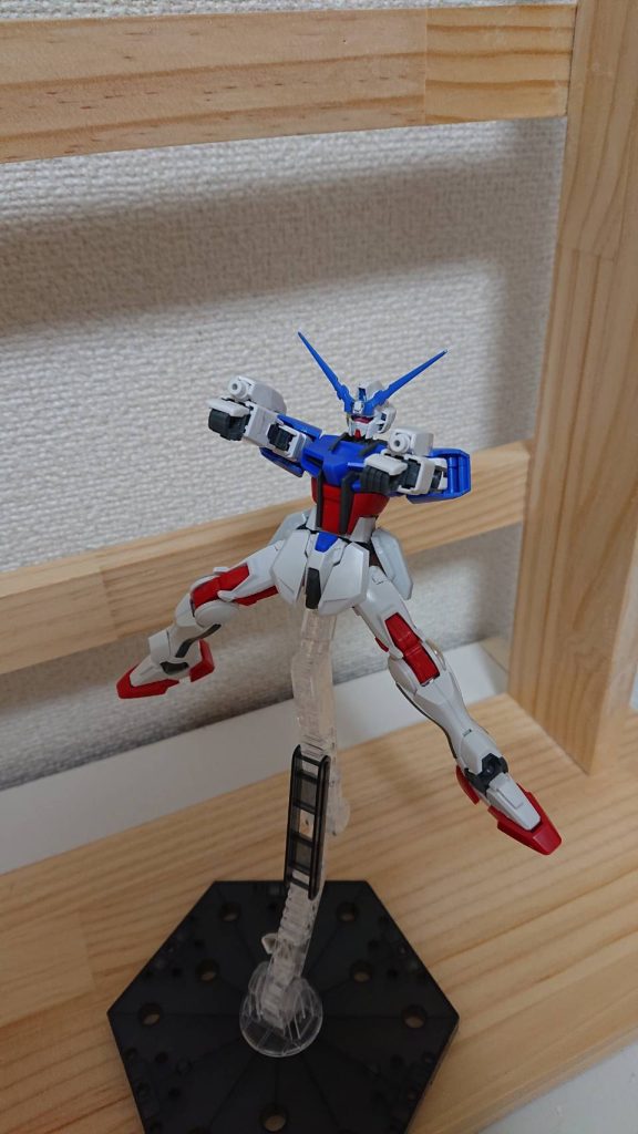 素の状態の武装はイーゲルシュテルンと両腕部の複合兵装ツインリジェス。ツインリジェスはビームガンとビームサーベルの二つを使用できる万能武器だ。