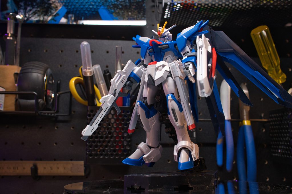 素組状態です↓Youtubeもやってます！使用塗料 白…ブラック下地→クレオス：クールホワイト 黒…ガイア：プリズムブルーブラック→クリアブラック 灰…クレオス：ニュートラルグレー 黄…ブラック下地→ガイア：ビビッドオレンジ 内部フレーム：ガイア：スターブライトジュラルミン トップコート…クレオス：スーパースムースクリアー