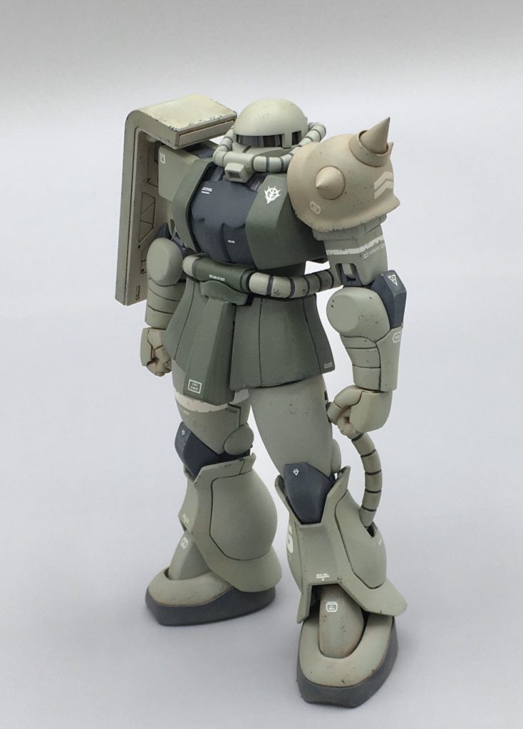 基本塗装はタミヤ灰緑色ダークグリーン11月のウクライナの気候を調べたところ曇りの日が多く気温も湿度も低いようなので乾いた感じのウェザリングをして彩度をコントロールしてみました。