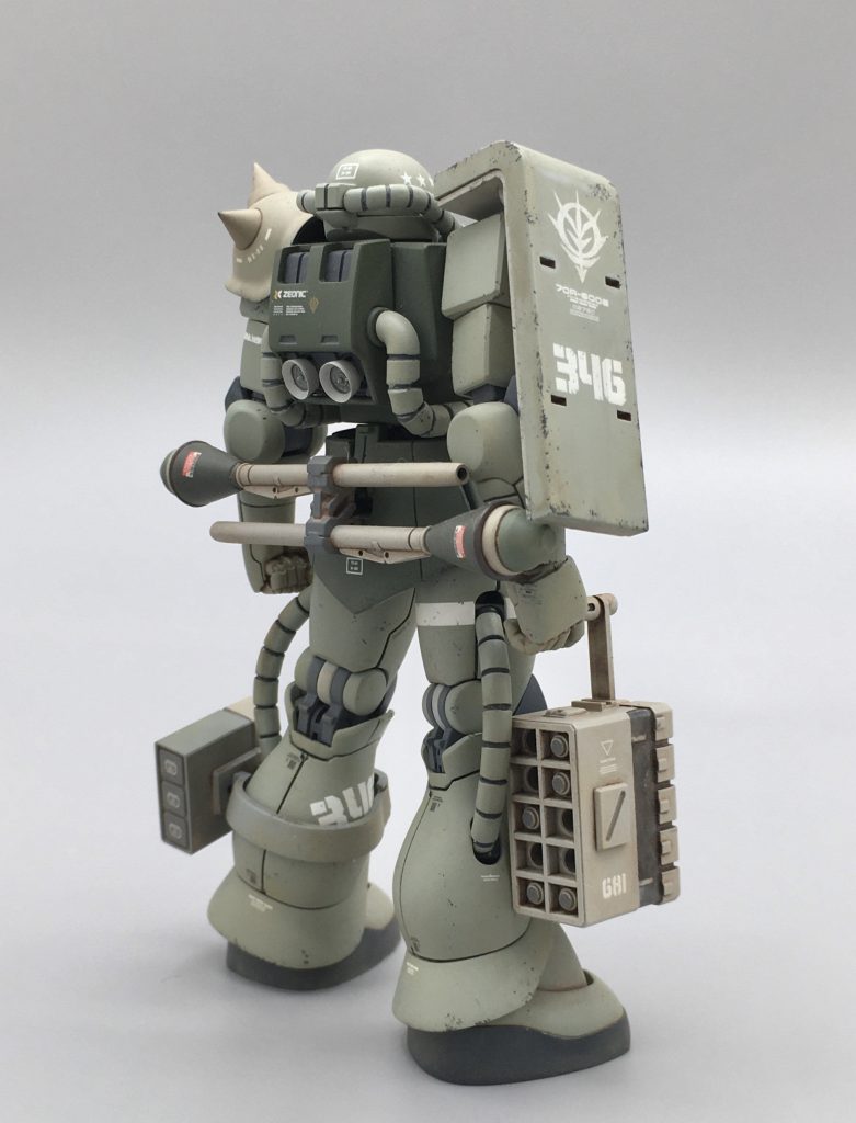 マシンガンとヒートホークを持たない代わりに中距離支援用に携行型のミサイルランチャーを自作。他にフットミサイルとシュツルムファウストを装備させました。