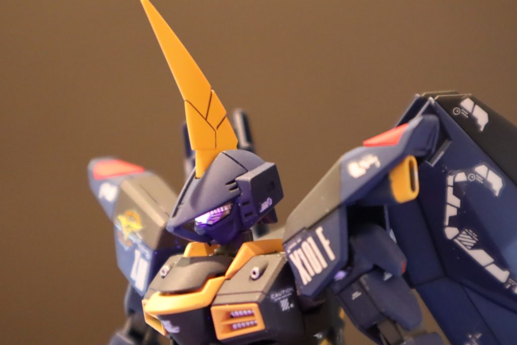 闇夜に光る自由のモノアイ…