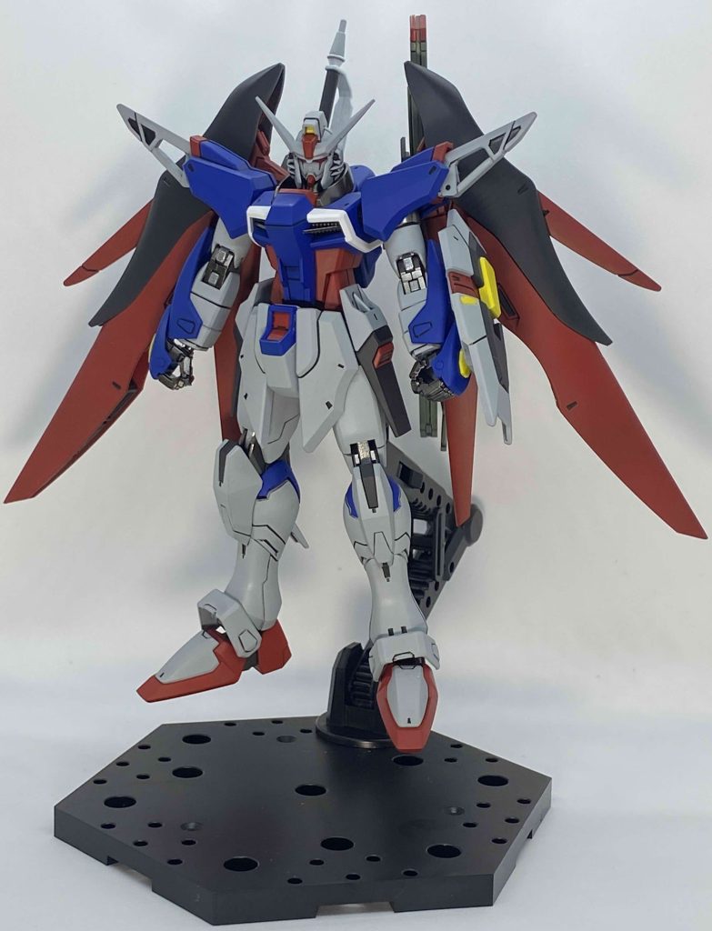 Spec2の設定画を参考に塗装ツノと機体の白色部分をグレーアロンダイトと胸の水色部分が白色になりました関節は銀とガンメタのツヤあり、それ以外は艶消しで仕上げました