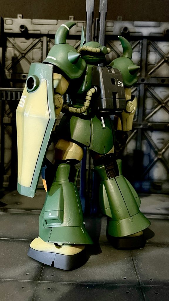 元々キズが結構あったので、あえてそれを残してドライブラシで強調しています