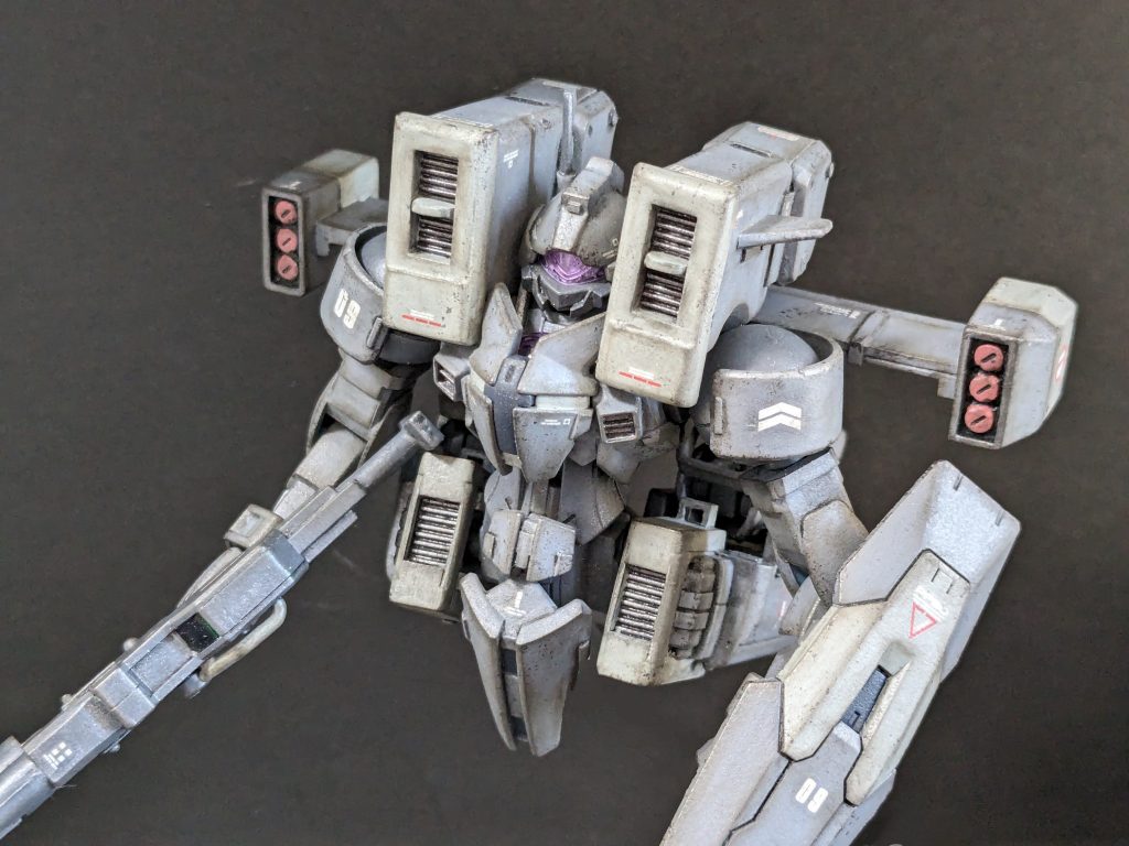 【飛行形態正面】これぞエアリーズの形態。腰の可動が前屈しかできなかったため、干渉する部分を削って後屈ができるよう調整しています。