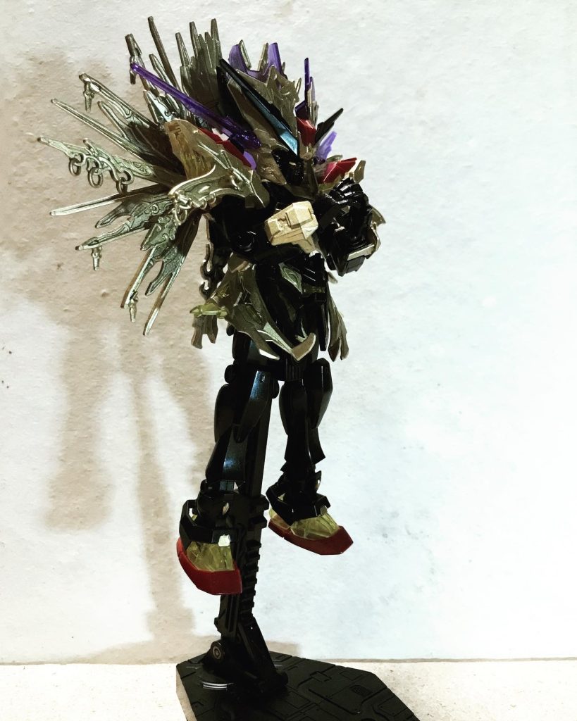 斜め横、もしくは横顔が妙に決まる仏像ガンダム!