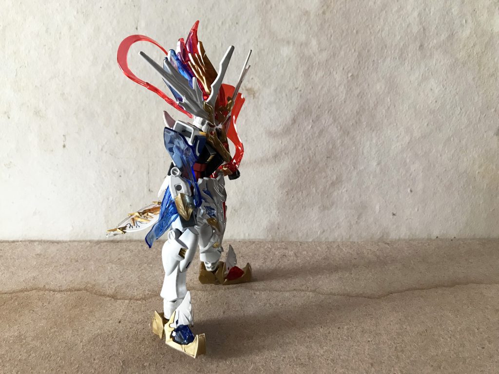 右サイドから！足パーツ付け替えの影響で足が違和感なく長くなり、超モデル体型に！EGのラーガンダムより約１ｃｍくらい身長伸びています。厳密には足が１ｃｍ伸びています笑