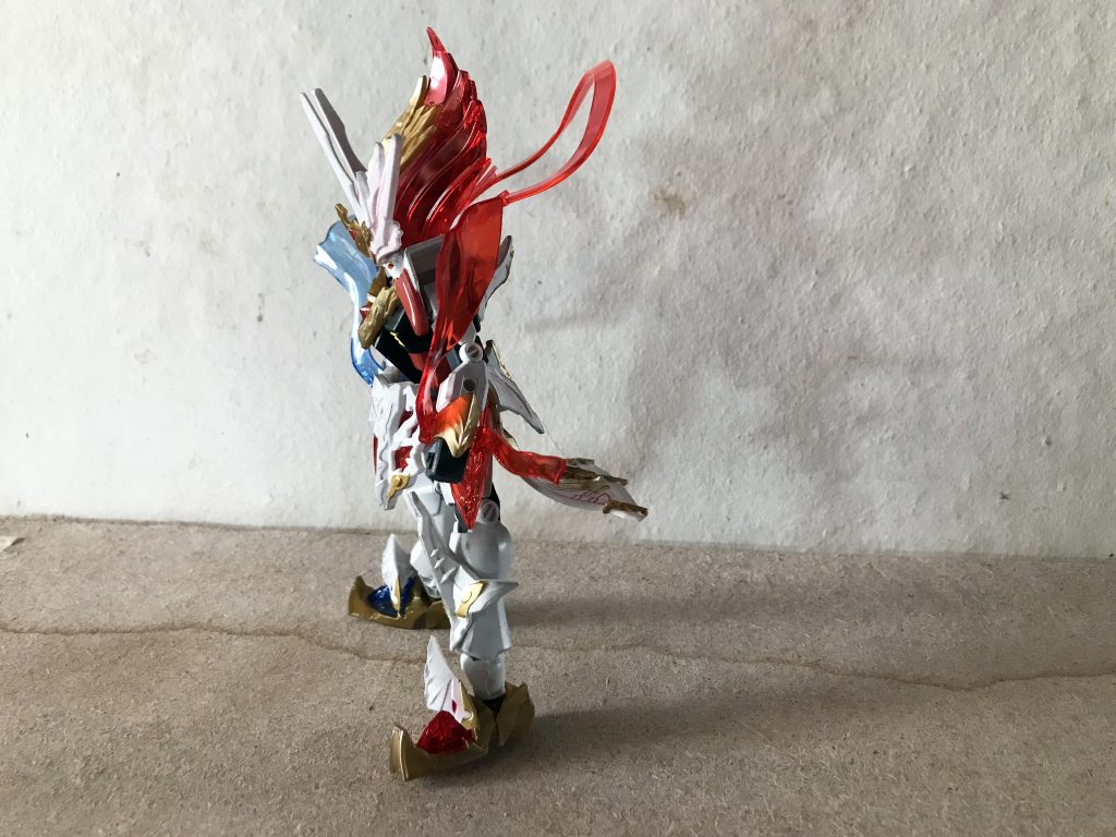 左サイドから！頭がデカいんじゃありません！髪の毛がスーパーサイヤ人みたいに逆立っているだけです笑