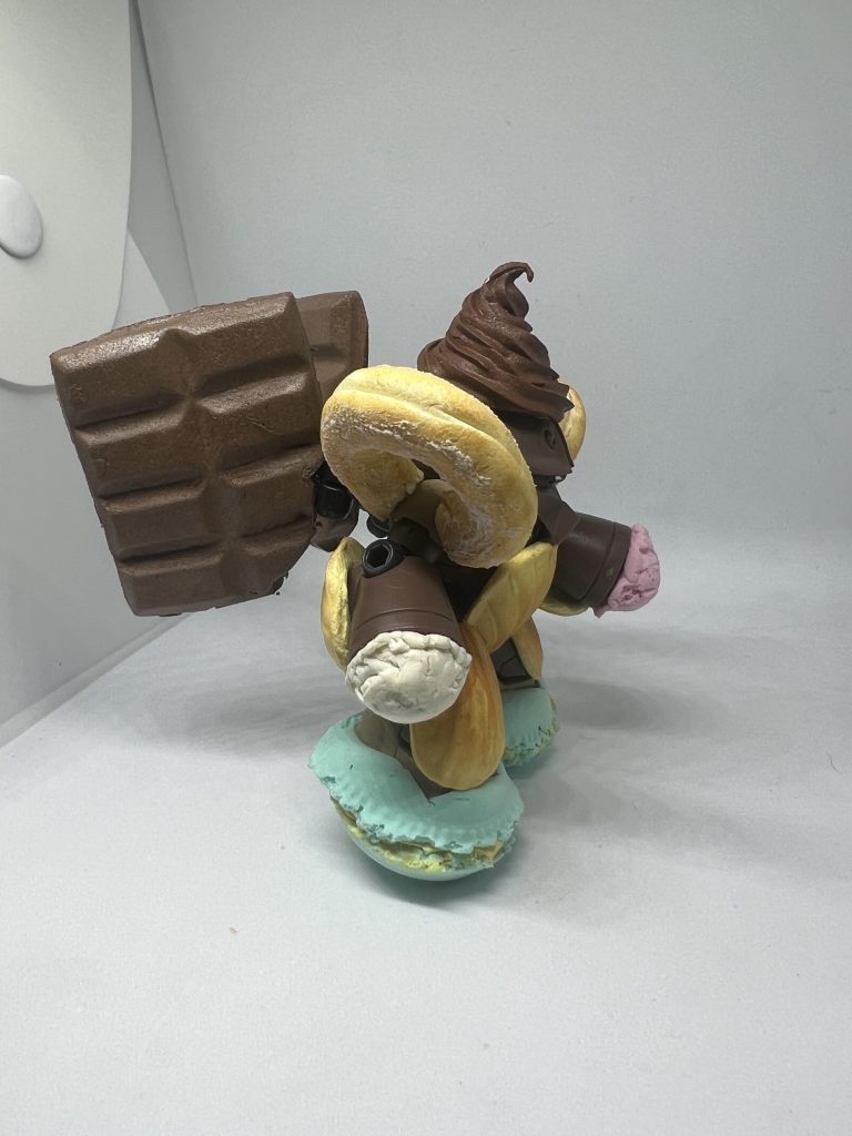 頭には茶色のまきまきソフト、ソフトクリームです。