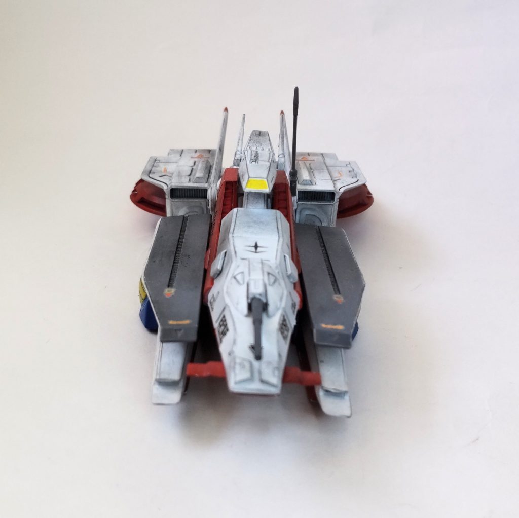 因みにペガサス級とは違いユニサス級はペガサス級のデータを元に、地球連邦軍がアナハイム・エレクトロニクス社にMS運用艦の発注をした多目的用試験艦という設定です。宇宙用なのでミノフスキークラフトはカットという設定にしてます。ユニサスはペガサスとユニコーンを合わせた造語で、ペガサスとは似て非なる者として名付けました。アナハイムは後々、アルビオンやアーガマを作りますが、その祖先といった所でしょうかね。次回は模擬戦を展開しているどちらかのMSを紹介予定です!また見てくれたら嬉しいです！(人∀・)ﾀﾉﾑ