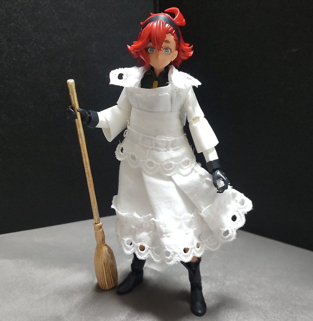 同じ形をしているスレッタの制服にもエプロンを着せることが出来ます。「あ、ミオリネさん、お帰りなさい!」