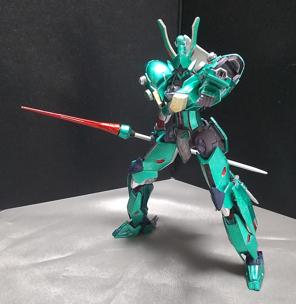 ○テックレーザー左腕に付けてある小型シールドから発射するレーザー砲。基本的には攻撃より牽制用に使用される。※イメージ的にはデトネイター・オーガンのビームガンですけど。