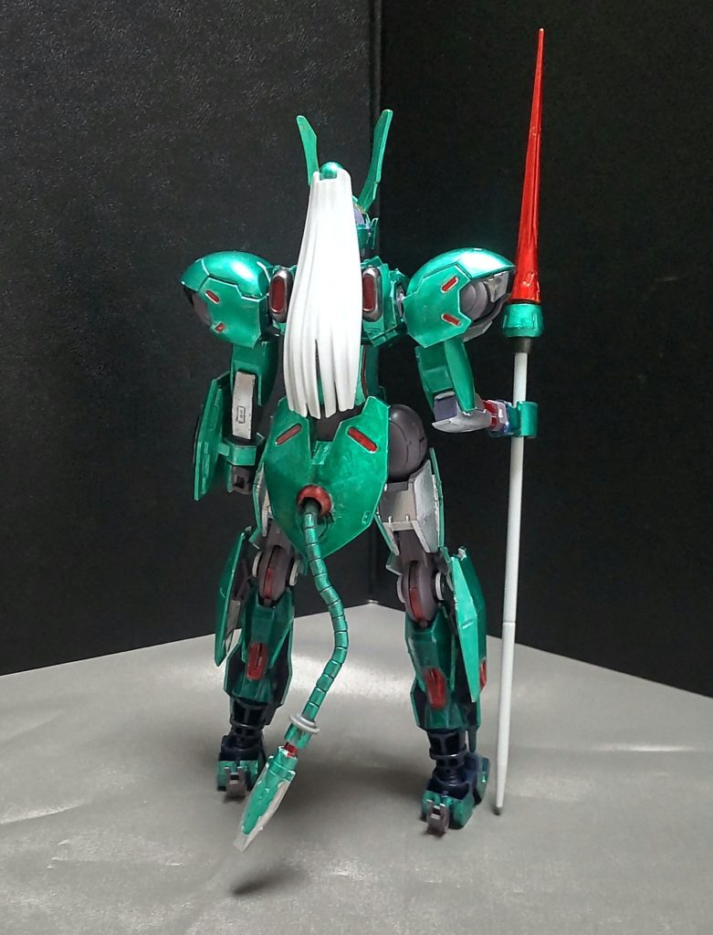 リアビュー髪があったように見えたので、ポニーテールのような感じにしています。後ろは太い尻尾もありましたが、今回は細い尻尾を付けてます。※尻尾には中に針金を仕込んであるので、クネクネさせて飾ることも出来ます。