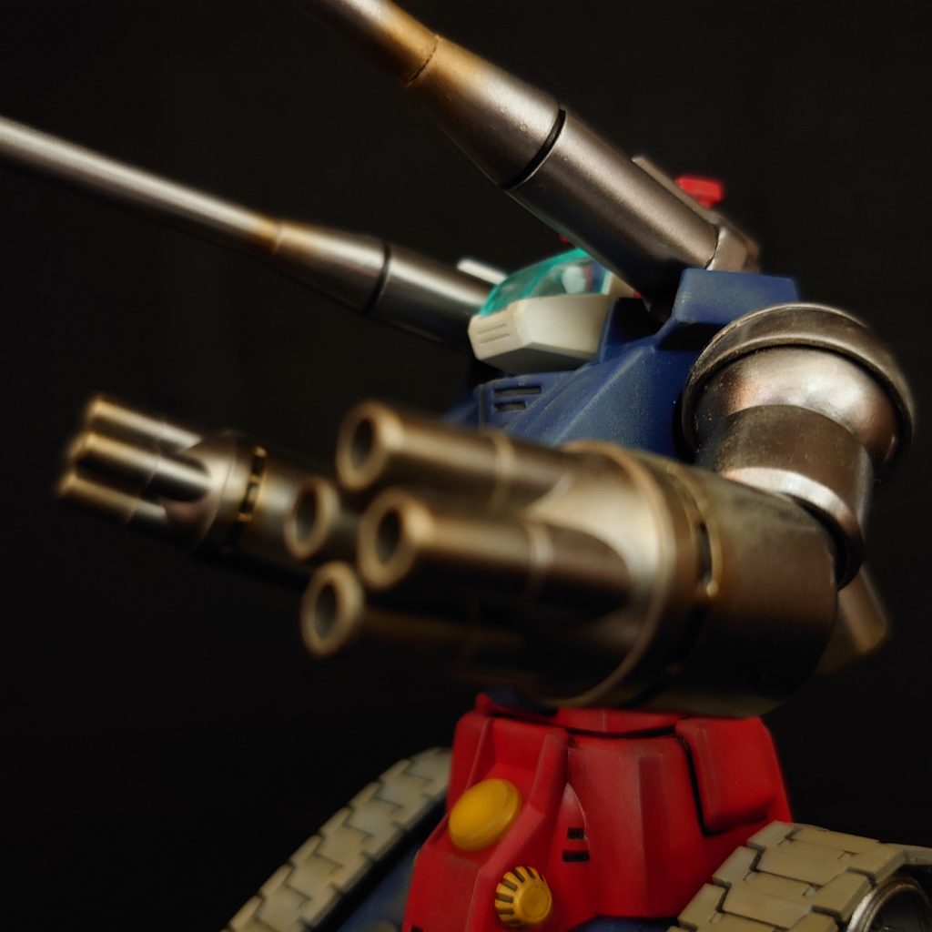 砲身焼け、クリアーオレンジをエアブラシで重ね塗りして表現。バイクのマフラー焼けも同様ですが、「曲がっているところ」や「出口」等、熱がぶつかるところの色が変わるんですって。