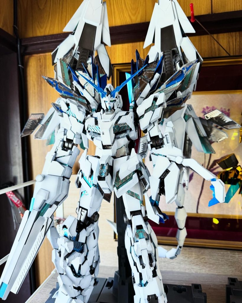 箱から開けてはランナーの多さにビビって戻しを繰り返した2年でした、、社外製のエッチングパーツを購入し、組み立てながらつけてましたが、もう二度としたくありません泣