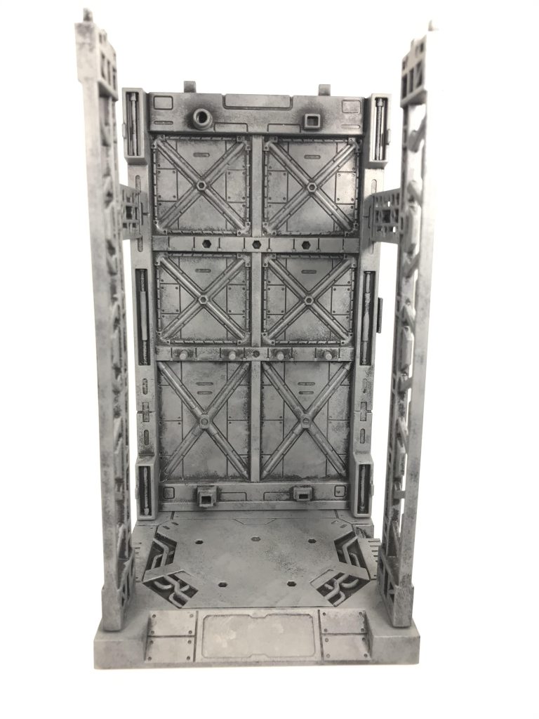 おまけの100均ディスプレイベース作製工程とりあえずスポンジチッピングのみでグレーに塗装してあった状態