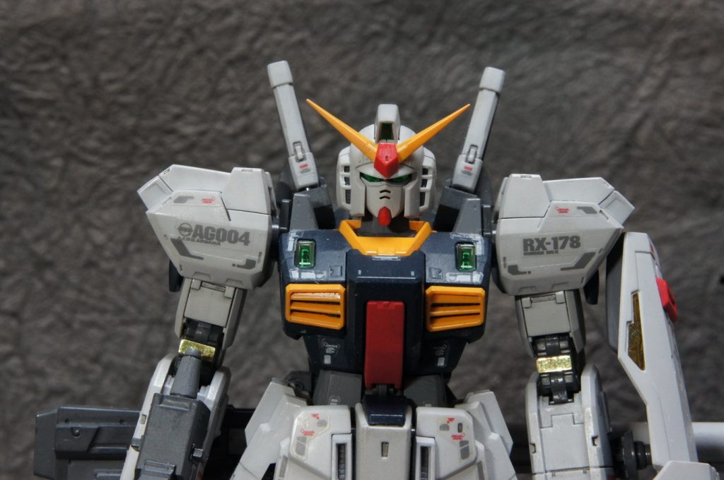 設定画ではやや馬面ですがキットは男前。