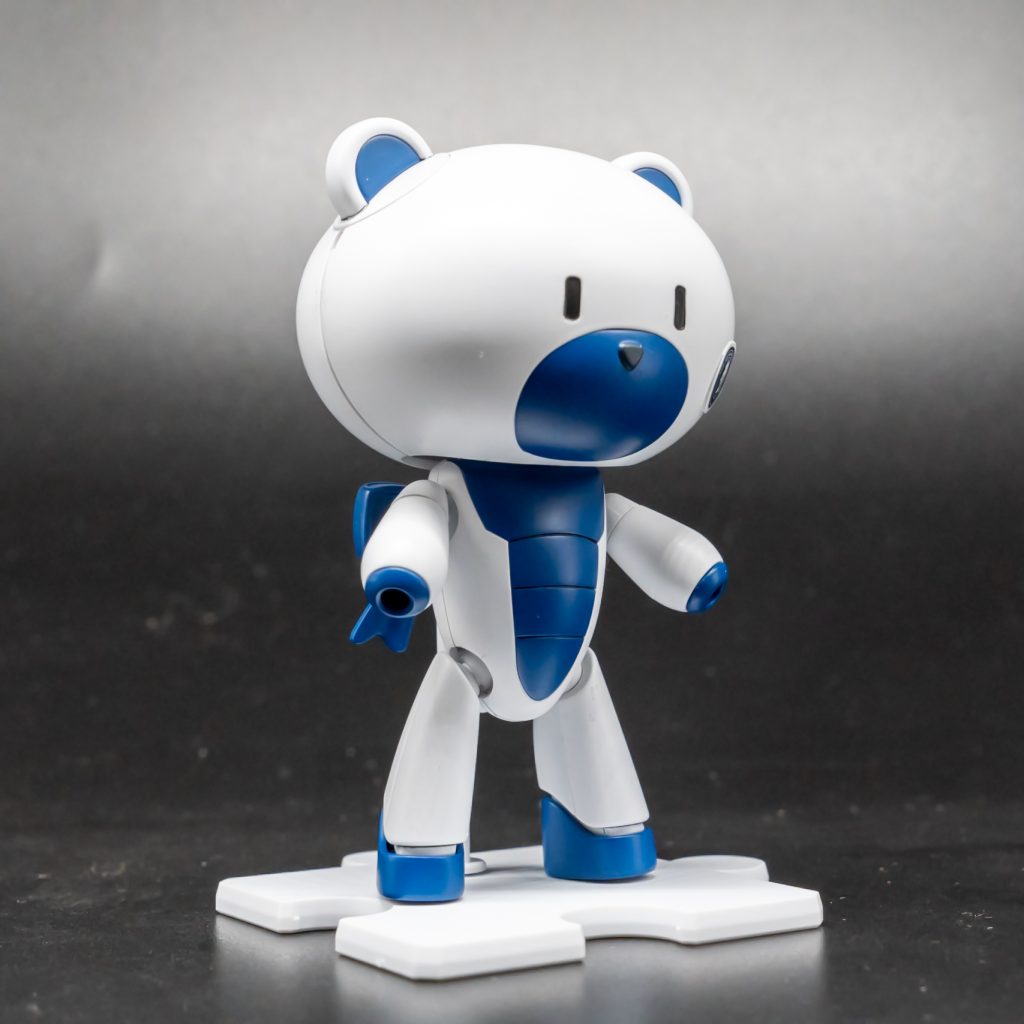 目と鼻は本来シールですが、カラーガイド通り、塗装しました。誰も気づかないと思いますが、わずか2ミリの鼻だけに、３色の混色です(^_^;)