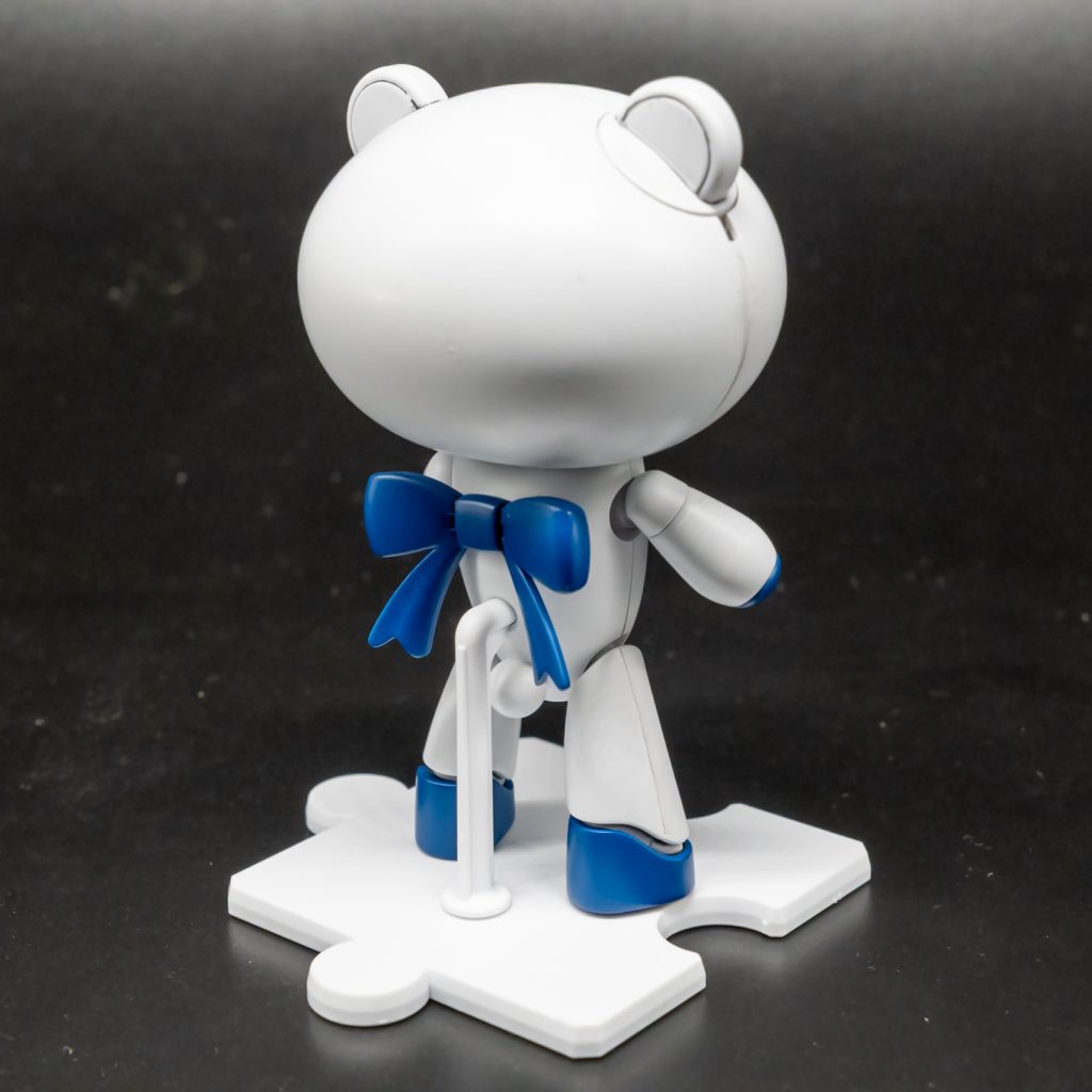 台座と支柱は、成形色のまま、つや消しトップコートです。