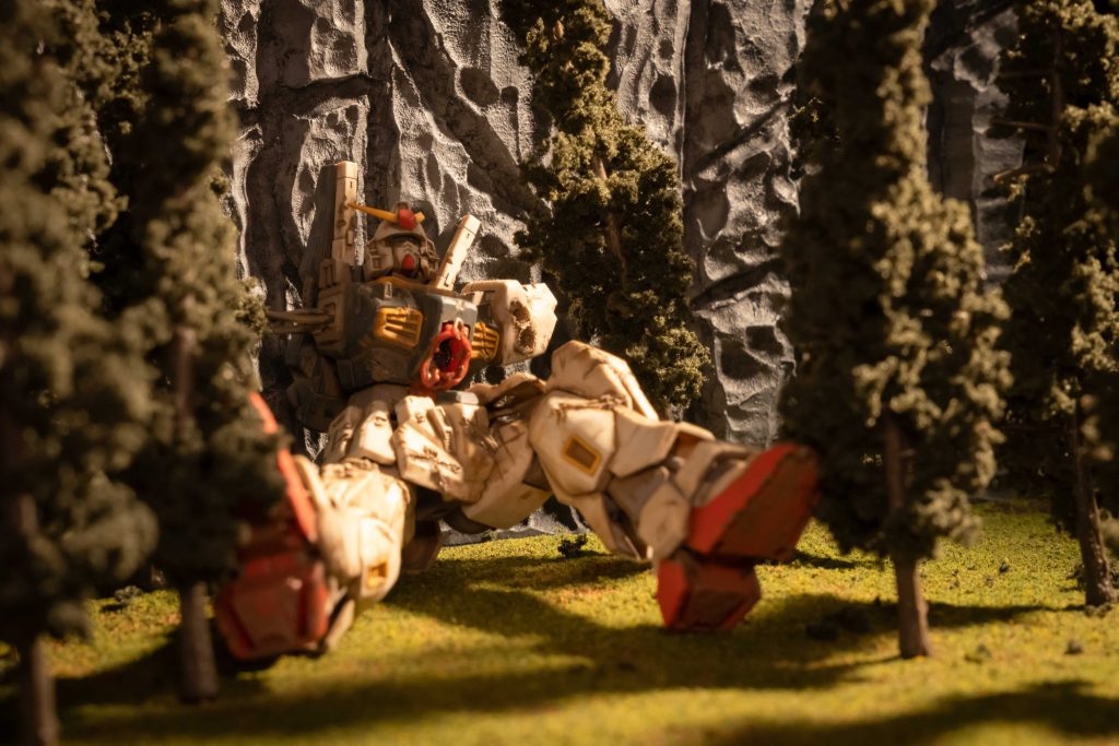 地面と壁面は、セリアのスタイロフォームを元に、樹木は半完成品のキットを使っています