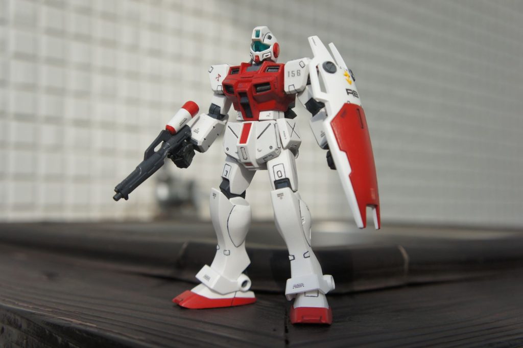 仕上げはこれまたダイソーのデコパージュ専用液のオールマイティを塗っています。縦横筆で塗りたくる感じにすると独特の半艶感が出ます。