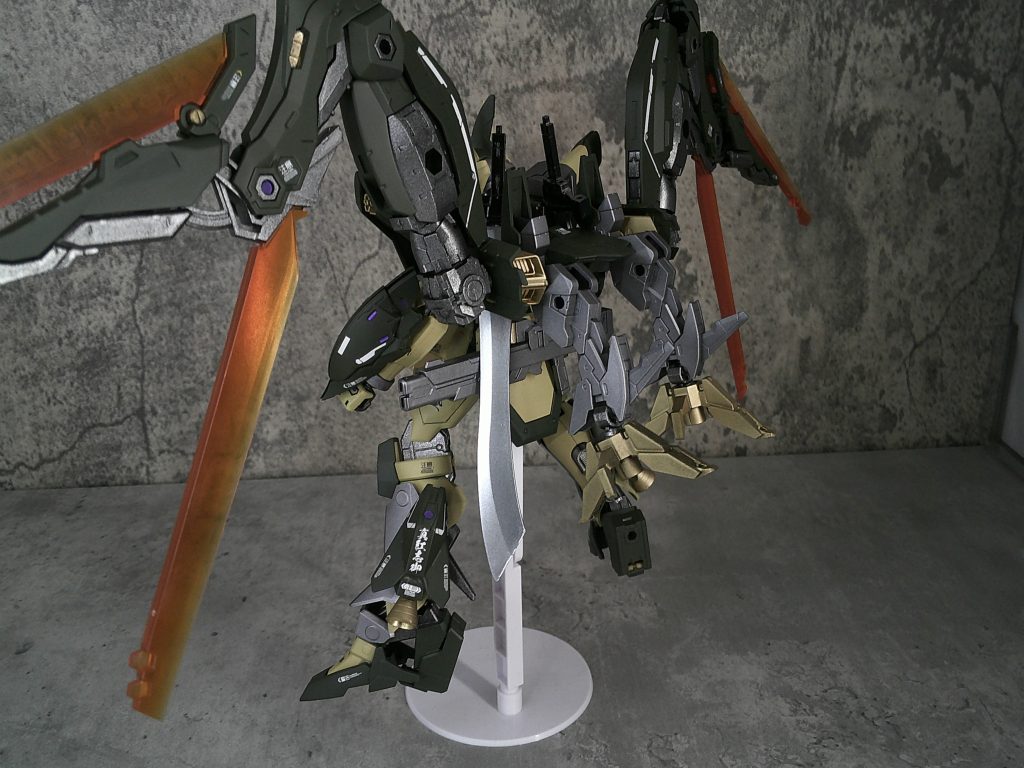 バックショットバックパックには剣を2本マウントしてます。