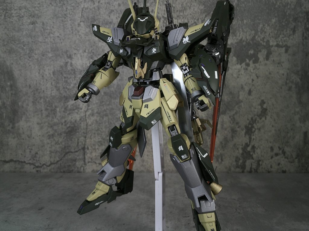 羽を畳むと意外とスッキリ