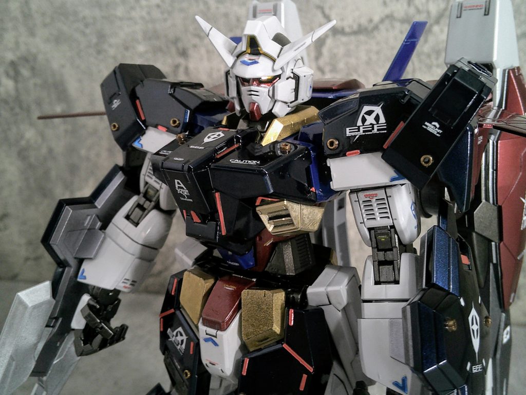 バストアップ。色味は濃紫からプリズムブルーブラックへと買えています。