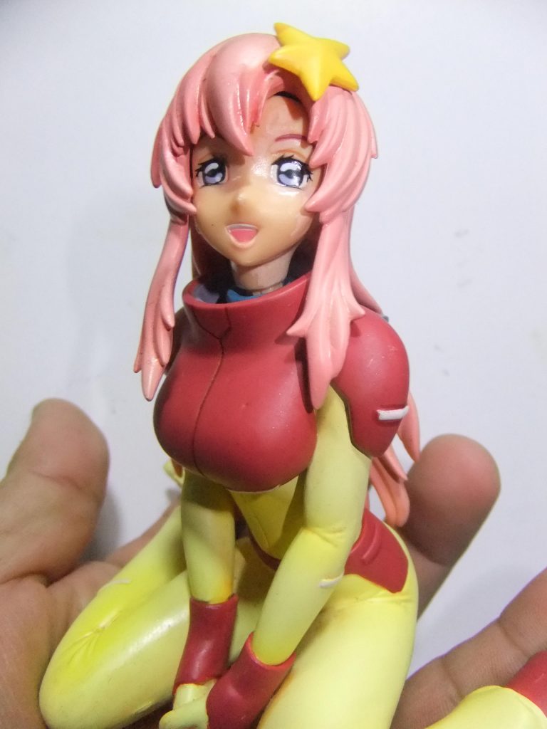 経年劣化で色合いが白っぽくなったミーア・キャンベル嬢💦 変な油っぽい物まで浮き出てきているので「 自動車用ツールクリーナー」で洗浄します。