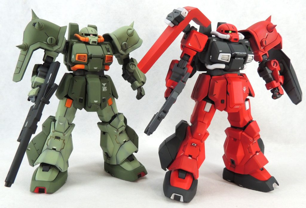 スパイクの数や武装の長物により、ハイザックカスタムの方が強そうに見えます。