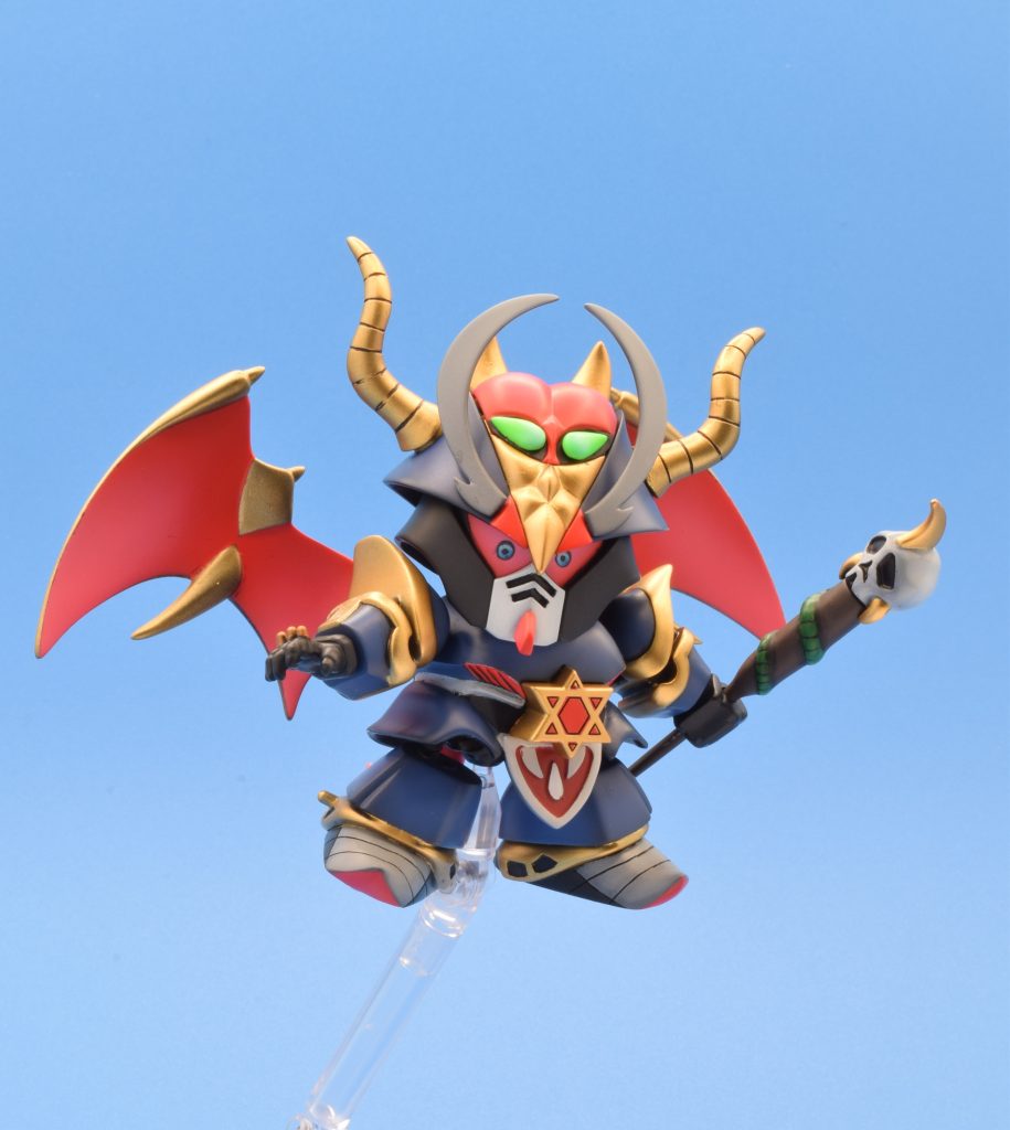 単体写真。関節の位置調整や、位置ディテールの差し替えを行っています。杖はBB戦士サタンのものです。