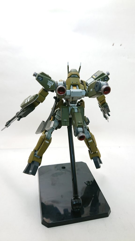 バックパックのスラスターはUVレジンで複製したもので、形が歪になっていた。