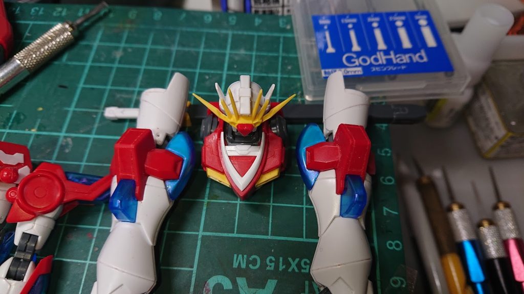 胸や膝ブロック中心にすじ彫りとプラ板でディティールを追加しました