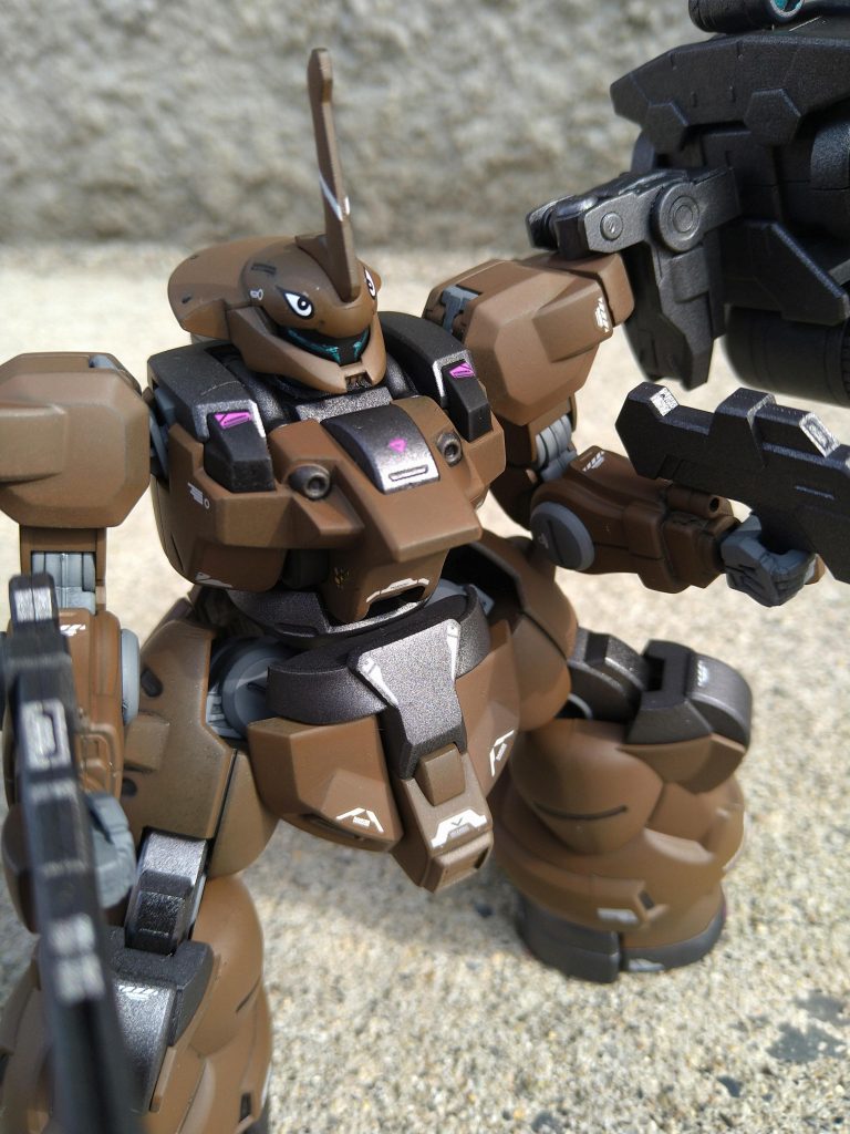 デカールはバンダイのディランザ用と一部手持ちから良さげな物を。