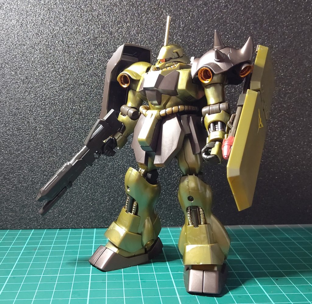 バーニアは足の裏も全部、ガンマカのメタリックオレンジです足のケーブルはガンマカのホワイトゴールドで塗りました