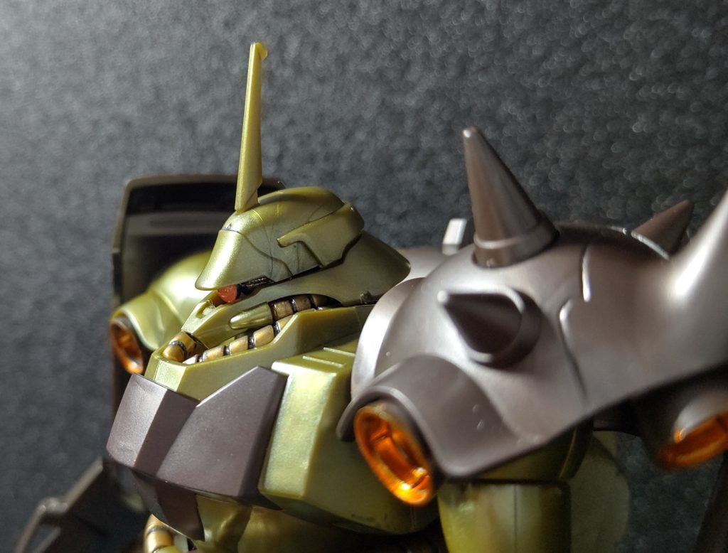 目はシールの上からＨアイズの4-ﾋﾟﾝｸを貼っ付けています