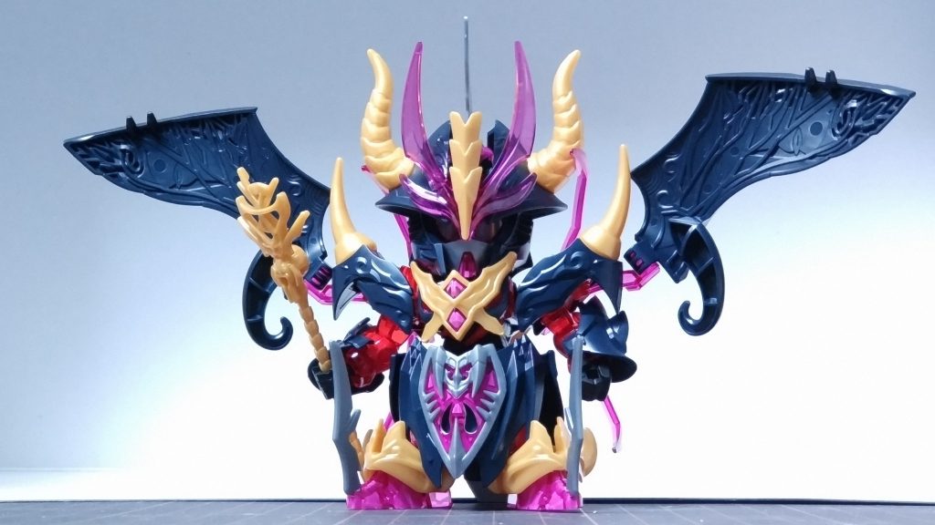 パチ組み状態。この時点でめちゃめちゃカッコいいシルエットです。各部ツノの肉抜きはやっぱり気になるので、これと先端をとがらせる処理をしました。腕や脚の肉抜きはほぼ見えないので、ないこととしています。