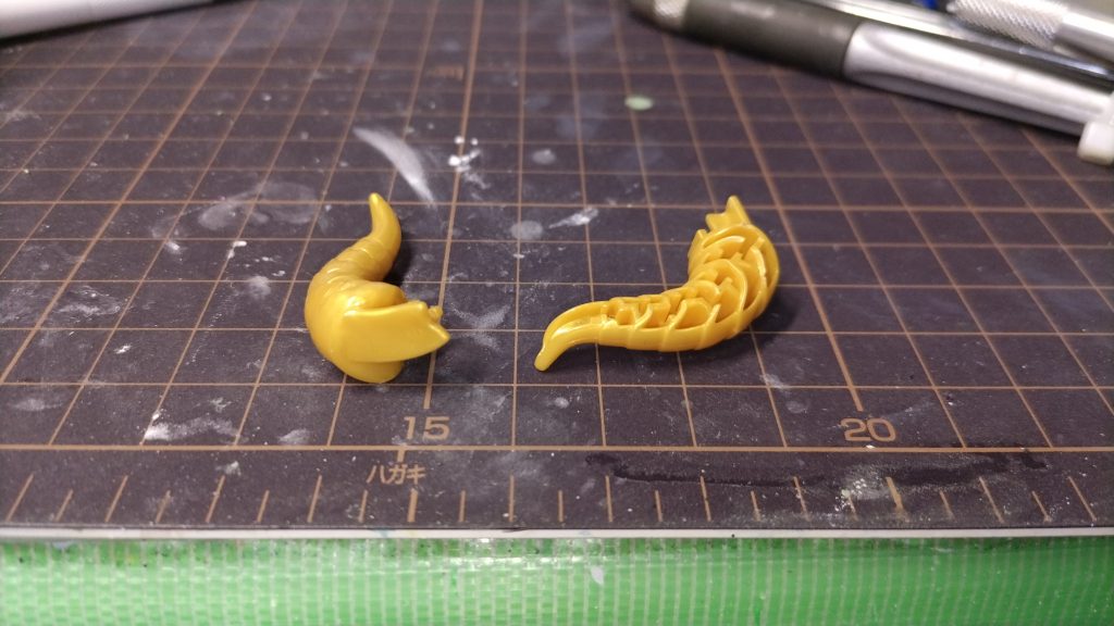 肉抜きを処理するためにおゆまるでツノを複製しようとした結果、熱くしすぎて使い物にならなくなった図。おかげで同じキットを2つ追加購入する事態になりました。