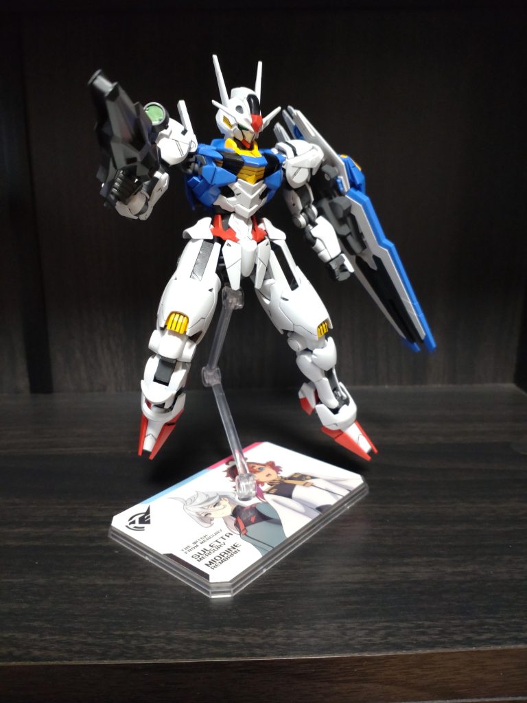 塗り分けも含めて全塗装しました。ライフルのスコープ部だけカラー変更しました。