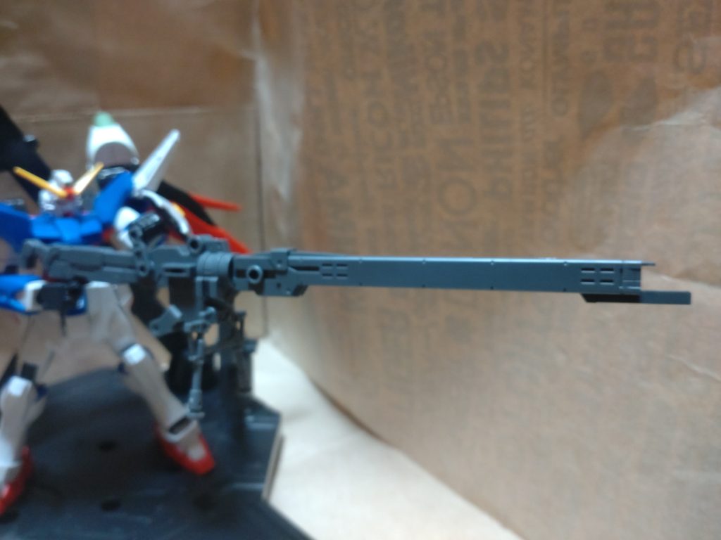 30mmミッションパーツから作成しました。MG2000長距離ライフルを派手にしたら、こんな感じになりました（笑）