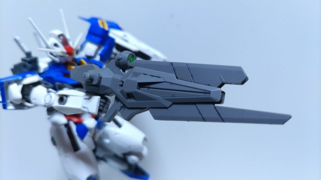 ビームライフル:本機の標準的な武装:長身化したバレルにより精度、威力ともに向上している。